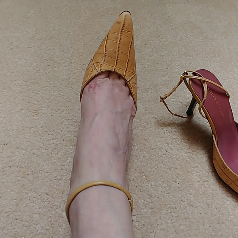 🚫SOLD🚫   Colin Stuart beige heels - Picture 4 of 4